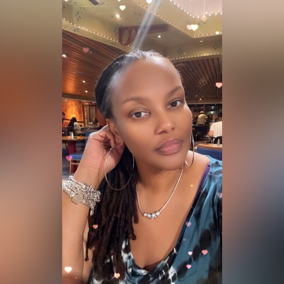 Meet your Posher, Sonya! I love to thrift shop and re-sale. - Picture 2 of 2